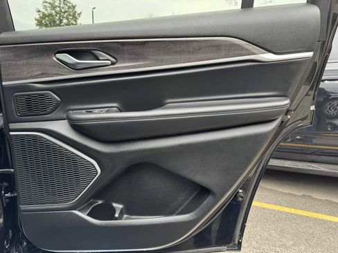 Used 2021 Jeep Grand Cherokee L Limited image 39