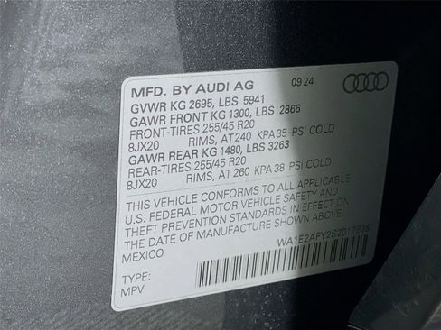 Used 2025 Audi Q5 e Premium Plus w/ Premium Plus Package image 37