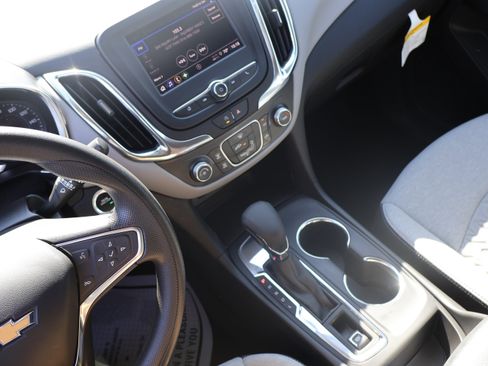 Used 2024 Chevrolet Equinox LS w/ LS Convenience Package FWD image 21