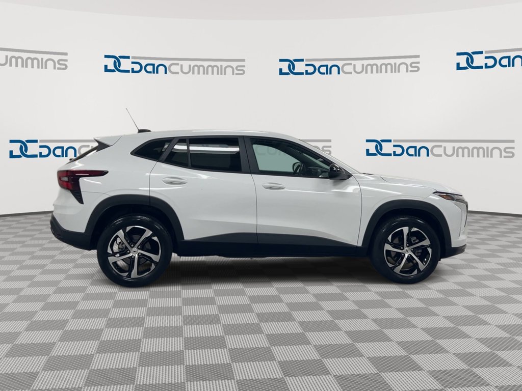 Used 2024 Chevrolet Trax RS w/ Driver Confidence Package FWD image 9