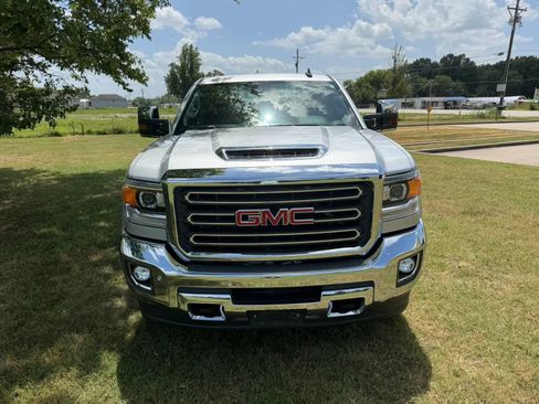 Used 2019 GMC Sierra 2500 SLT w/ Duramax Plus Package AWD/4WD image 2