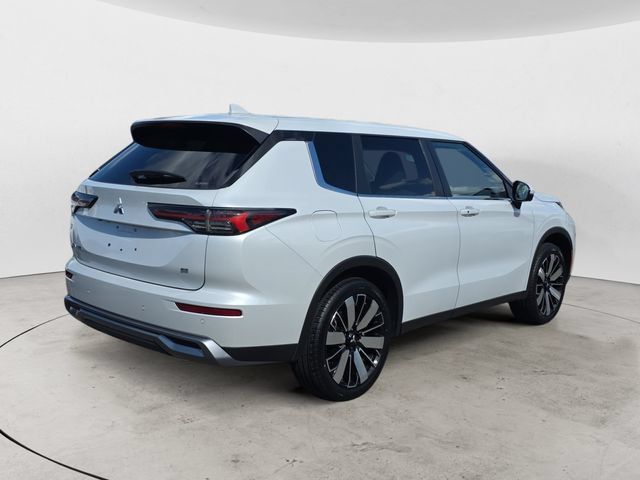 Used 2025 Mitsubishi Outlander SE AWD/4WD image 5