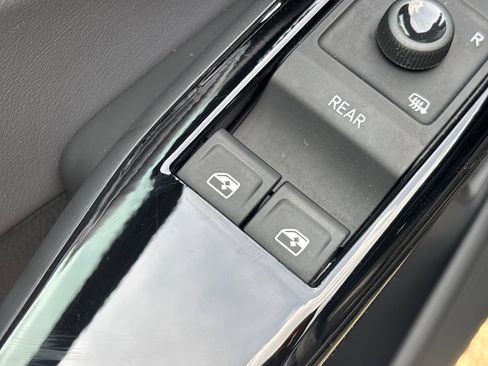 Used 2024 Volkswagen ID.4 S image 53