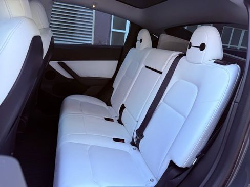 Used 2022 Tesla Model Y Performance image 23