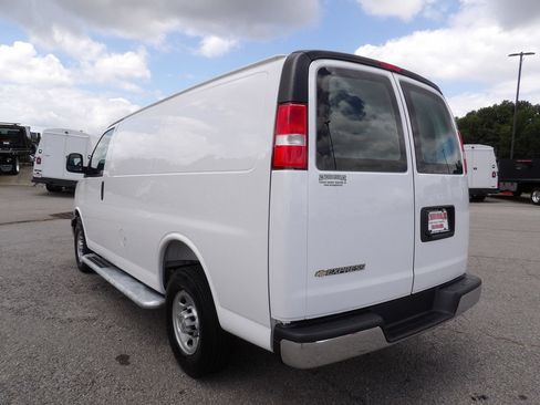 Used 2025 Chevrolet Express 2500 w/ Driver Convenience Package RWD image 5