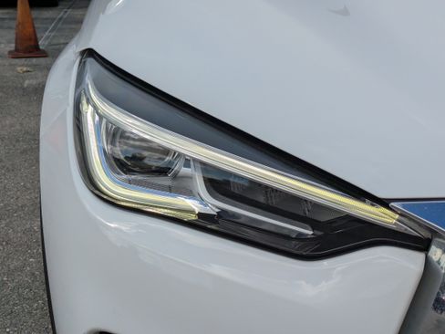 Used 2020 INFINITI QX50 Luxe w/ Navigation Package FWD image 10