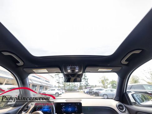 Used 2023 Mercedes-Benz GLB 250 4MATIC w/ Premium Package image 40