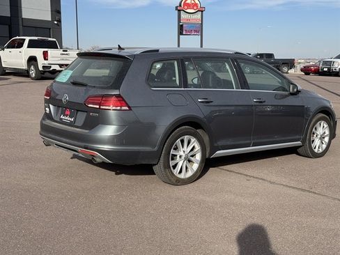 Used 2019 Volkswagen Golf Alltrack S image 3