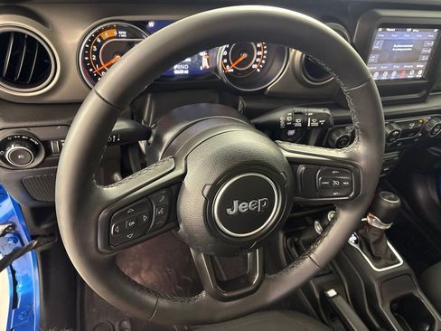 Used 2022 Jeep Wrangler Unlimited Sport AWD/4WD image 25