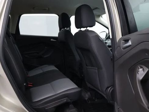 Used 2017 Ford Escape SE w/ Equipment Group 201A AWD/4WD image 18