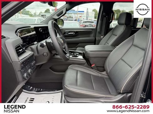 Used 2025 Chevrolet Suburban Premier AWD/4WD image 18