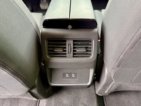 Used 2024 Nissan Rogue SV image 32