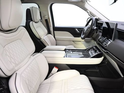 Used 2022 Lincoln Navigator Black Label AWD/4WD image 16