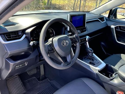Used 2023 Toyota RAV4 LE AWD/4WD image 16