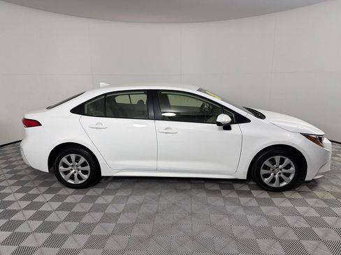 Used 2022 Toyota Corolla LE FWD image 4