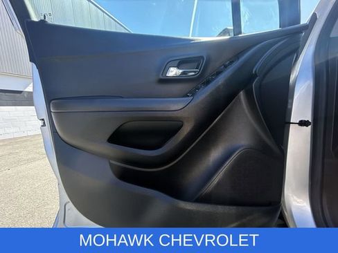 Certified 2020 Chevrolet Trax LT w/ LT Convenience Package image 22
