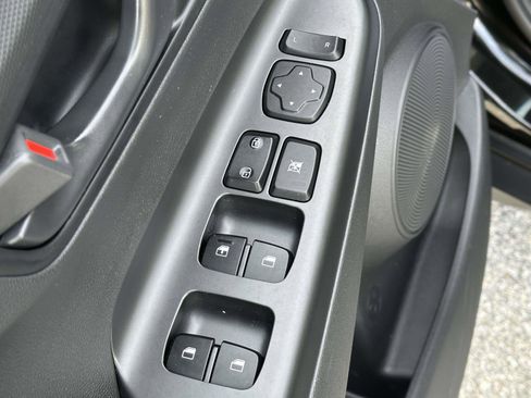 Used 2022 Hyundai Kona SE image 12