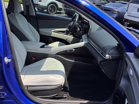 Used 2023 Hyundai Elantra Limited FWD image 17