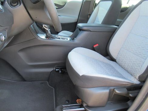 Used 2022 Chevrolet Equinox LS image 16