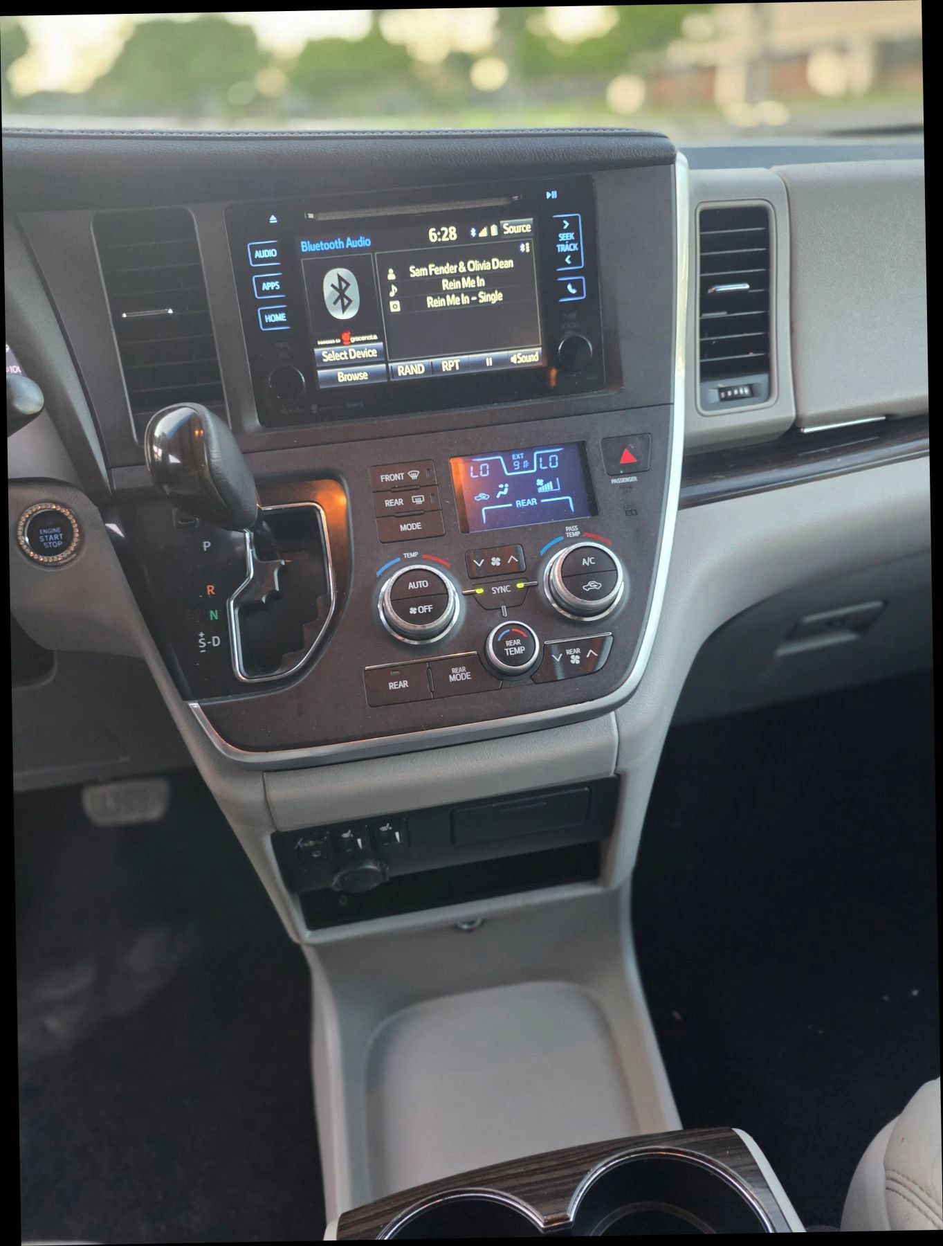 Used 2017 Toyota Sienna XLE FWD image 25