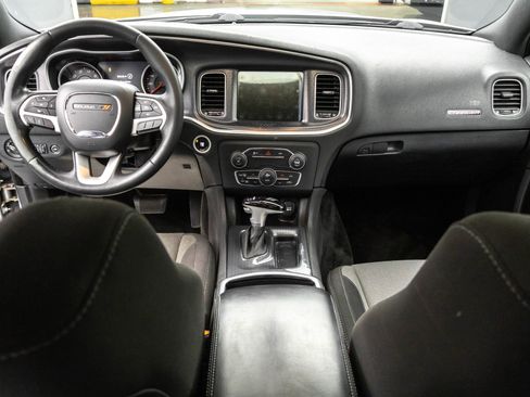 Used 2015 Dodge Charger SXT image 32