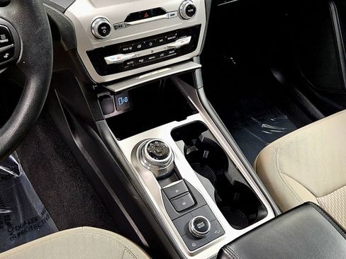 Used 2023 Ford Explorer 4WD w/ Class IV Trailer Tow Package image 35