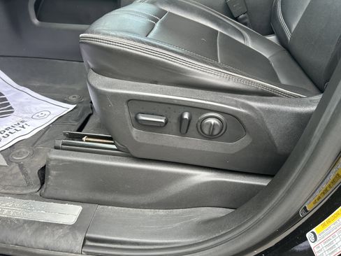 Used 2019 Chevrolet Silverado 1500 High Country w/ High Country Premium Package AWD/4WD image 12