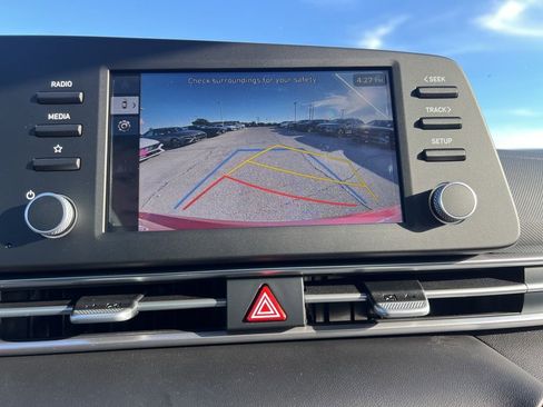 Used 2025 Hyundai Elantra SE image 20