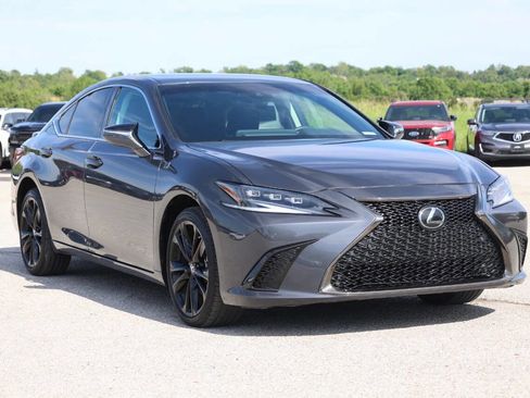 Used 2023 Lexus ES 250 w/ Premium Package AWD/4WD image 4