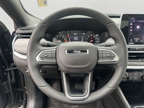 Used 2025 Jeep Compass Latitude w/ Sun & Sound Group image 12