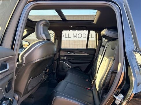 Used 2024 Jeep Grand Cherokee Overland w/ Luxury Tech Group IV AWD/4WD image 18