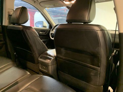 Used 2024 Nissan Pathfinder SL AWD/4WD image 45