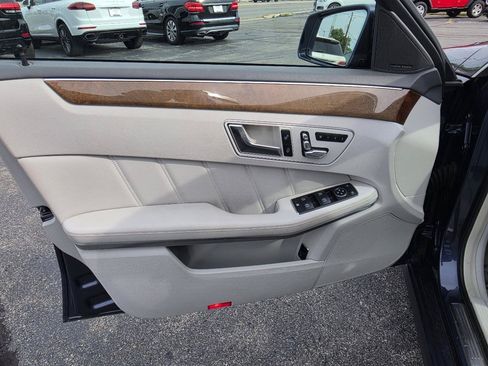 Used 2014 Mercedes-Benz E 350 4MATIC Sedan image 19