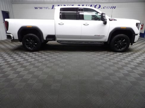 Used 2025 GMC Sierra 2500 AT4 w/ Technology Package AWD/4WD image 2
