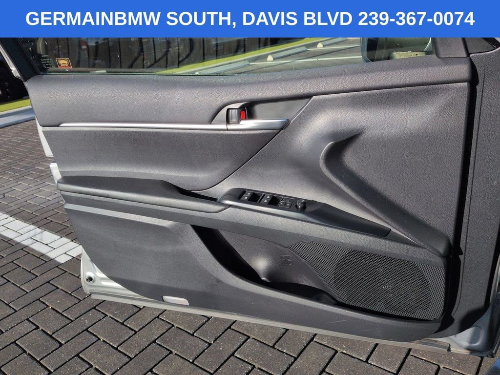Used 2018 Toyota Camry SE w/ Convenience Package FWD image 27