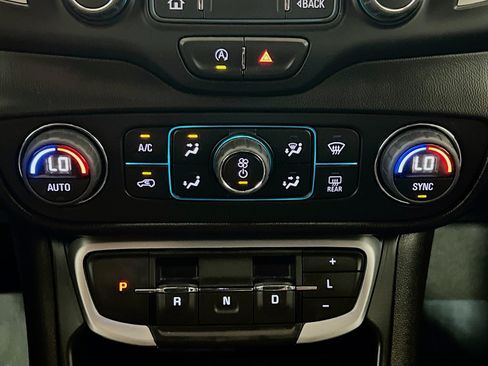 Used 2022 GMC Terrain SLT AWD/4WD image 11