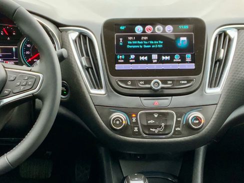 Used 2017 Chevrolet Malibu LT image 42