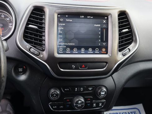 Used 2019 Jeep Cherokee Trailhawk w/ Cold Weather Group AWD/4WD image 16