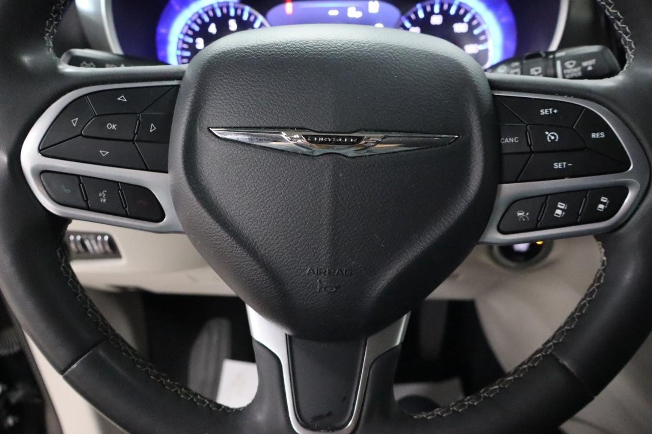 Used 2023 Chrysler Pacifica Touring-L FWD image 15