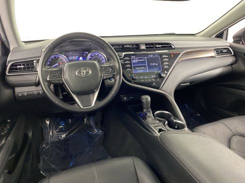 Used 2019 Toyota Camry XLE image 18