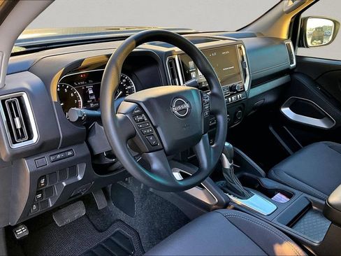 Used 2025 Nissan Frontier SV RWD image 16