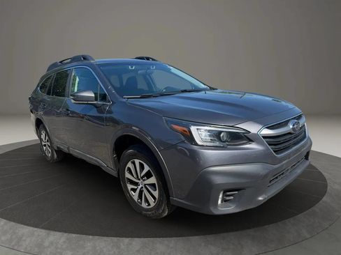 Used 2022 Subaru Outback Premium AWD/4WD image 3