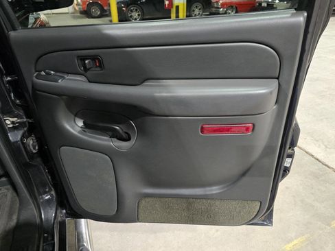 Used 2005 GMC Sierra 1500 SLE w/ Off-Road Package image 36