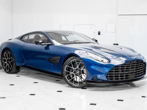 Used 2025 Aston Martin Vanquish image 42