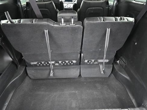 Used 2024 Chrysler Pacifica Limited w/ S Appearance Package image 9