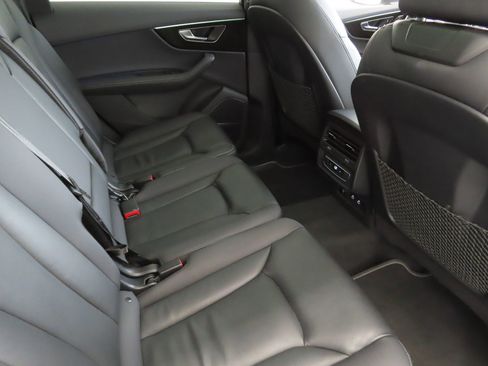 Used 2025 Audi Q7 3.0T Premium Plus AWD/4WD image 24