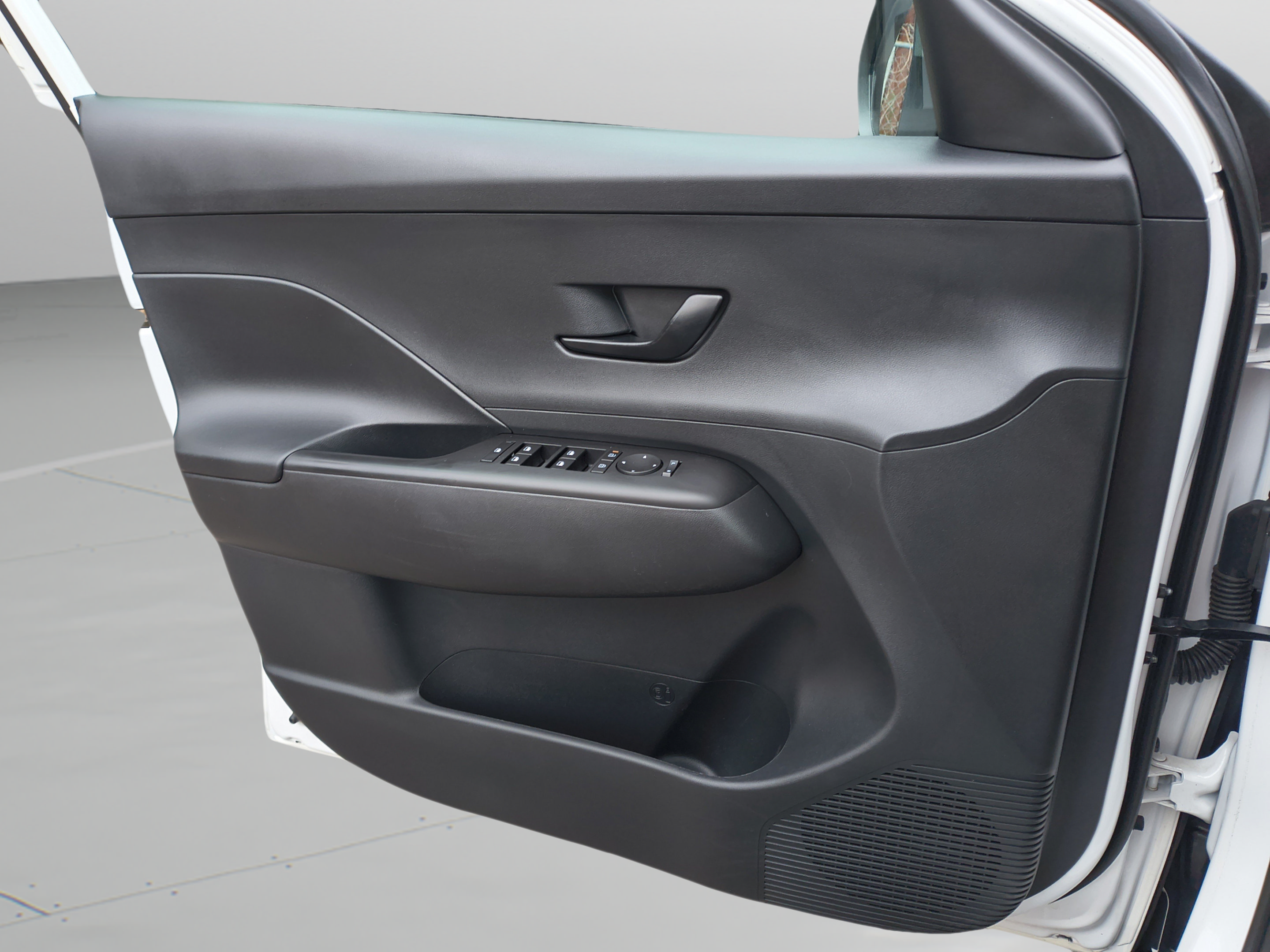 Certified 2024 Hyundai Kona SEL FWD image 23