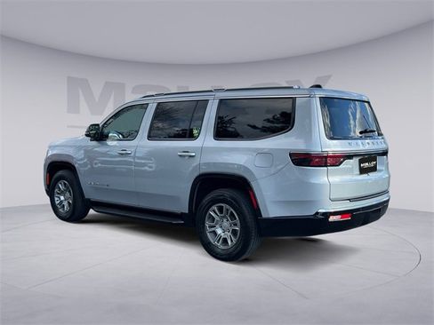 Used 2024 Jeep Wagoneer Base image 3
