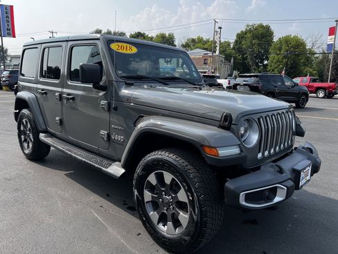 Used 2018 Jeep Wrangler Unlimited Sahara image 3