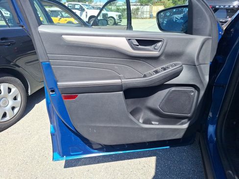 Used 2022 Ford Escape SE w/ SE Sport Appearance Package FWD image 11